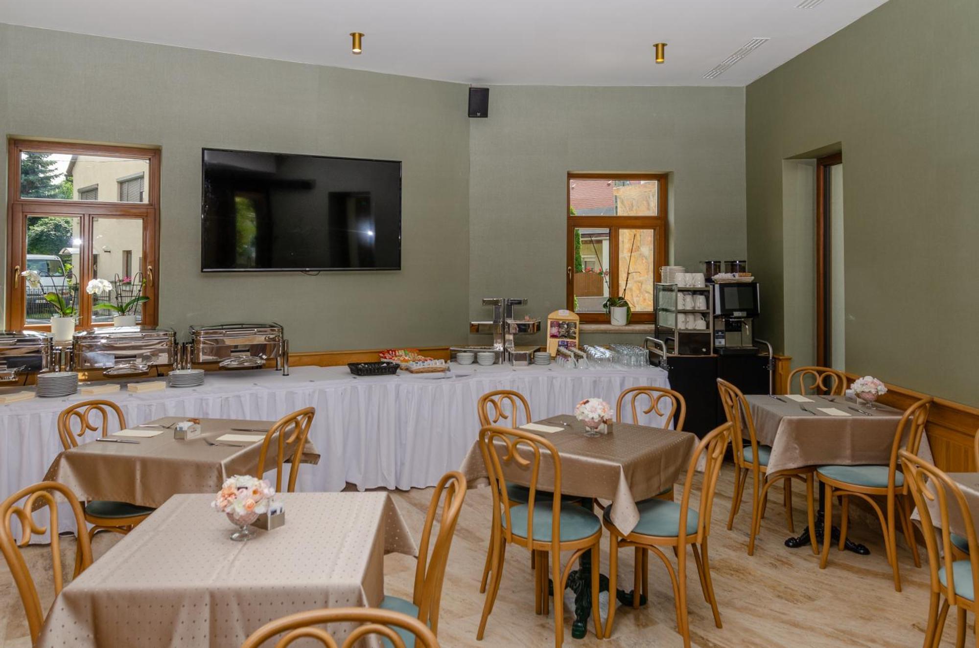Oereg Halasz Fogado Tát Extérieur photo